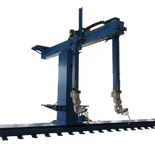 Cantilever teaching-free welding robot